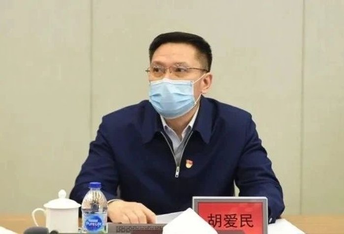 把抗疫一线作为考验党员的试金石