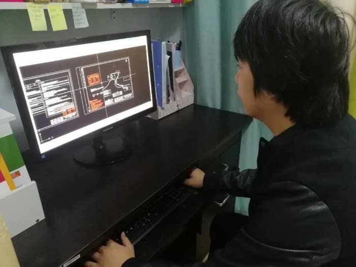 吸收优秀代表作为重点培养对象