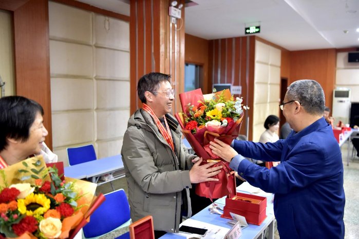 电科芯片在南区俱乐部举办了2025年